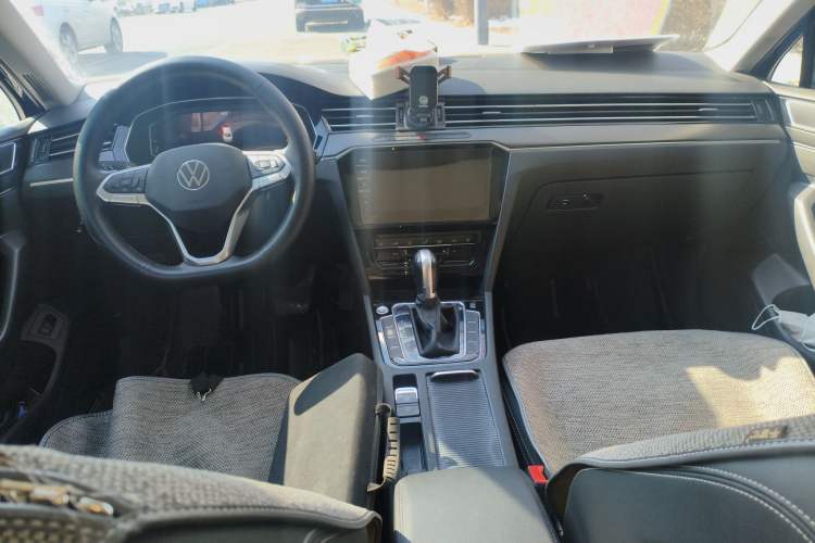 Used Volkswagen Magotan 2021 330TSI DSG 30th Anniversary Edition Center Console