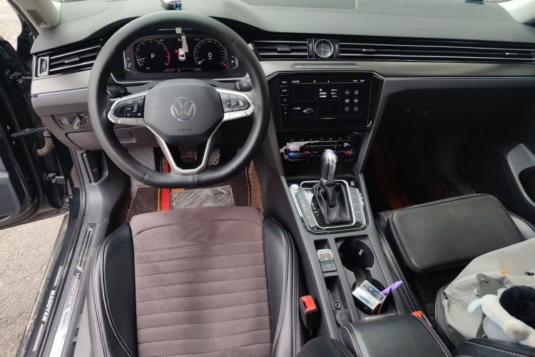 Used Volkswagen Magotan 2021 330TSI DSG 30th Anniversary Edition Center Console