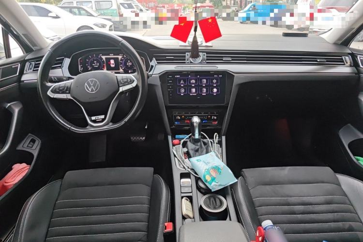 Used Volkswagen Magotan 2021 330TSI DSG 30th Anniversary Edition Center Console