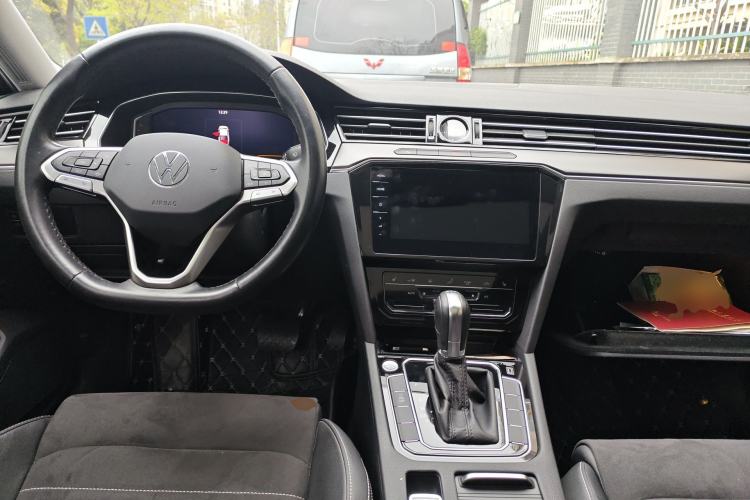Used Volkswagen Magotan 2021 330TSI DSG 30th Anniversary Edition Center Console