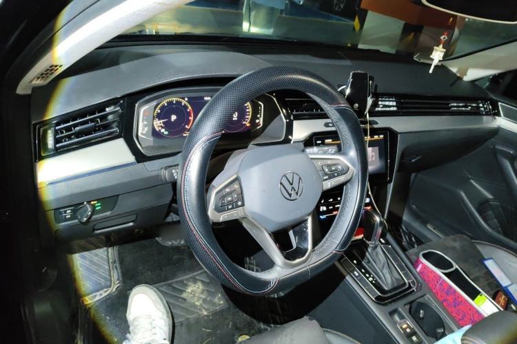 Used Volkswagen Magotan 2021 330TSI DSG 30th Anniversary Edition Center Console