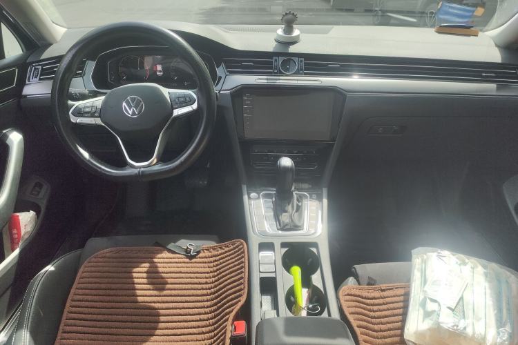 Used Volkswagen Magotan 2021 330TSI DSG 30th Anniversary Edition Center Console