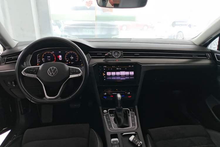 Used Volkswagen Magotan 2021 330TSI DSG 30th Anniversary Edition Center Console