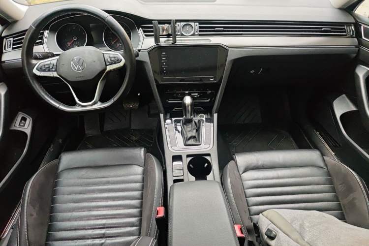 Used Volkswagen Magotan 2021 330TSI DSG 30th Anniversary Edition Center Console