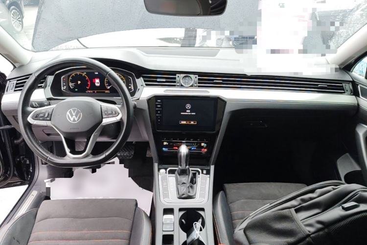 Used Volkswagen Magotan 2021 330TSI DSG 30th Anniversary Edition Center Console