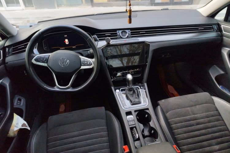 Used Volkswagen Magotan 2021 330TSI DSG 30th Anniversary Edition Center Console