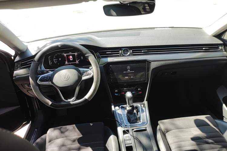 Used Volkswagen Magotan 2021 330TSI DSG 30th Anniversary Edition Center Console