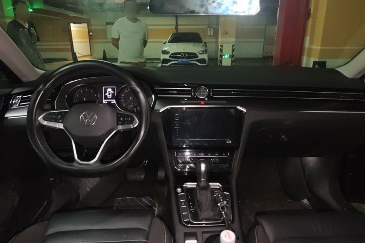 Used Volkswagen Magotan 2021 330TSI DSG 30th Anniversary Edition Center Console