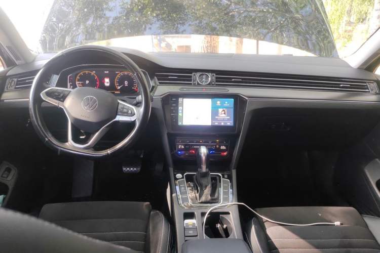 Used Volkswagen Magotan 2021 330TSI DSG 30th Anniversary Edition Center Console