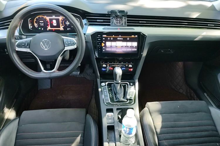 Used Volkswagen Magotan 2021 330TSI DSG 30th Anniversary Edition Center Console