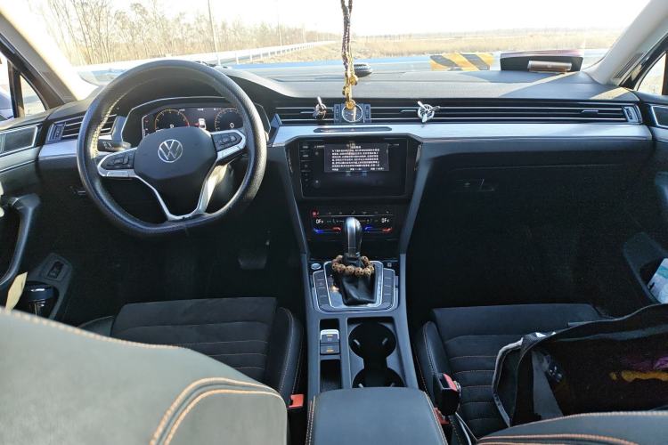 Used Volkswagen Magotan 2021 330TSI DSG 30th Anniversary Edition Center Console