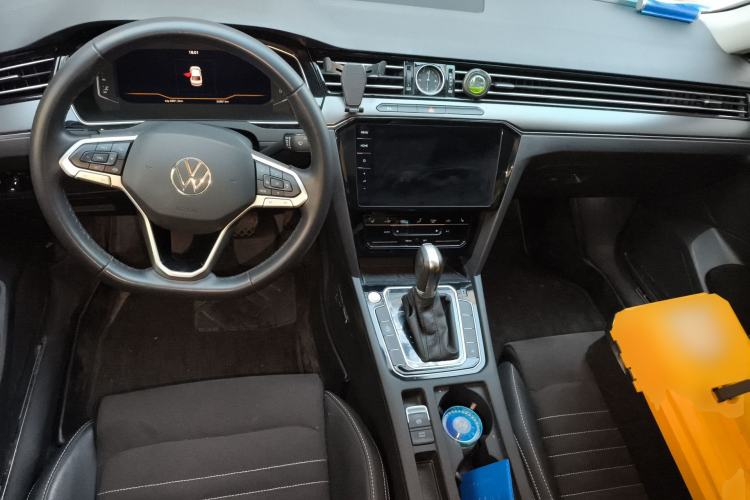 Used Volkswagen Magotan 2021 330TSI DSG 30th Anniversary Edition Center Console