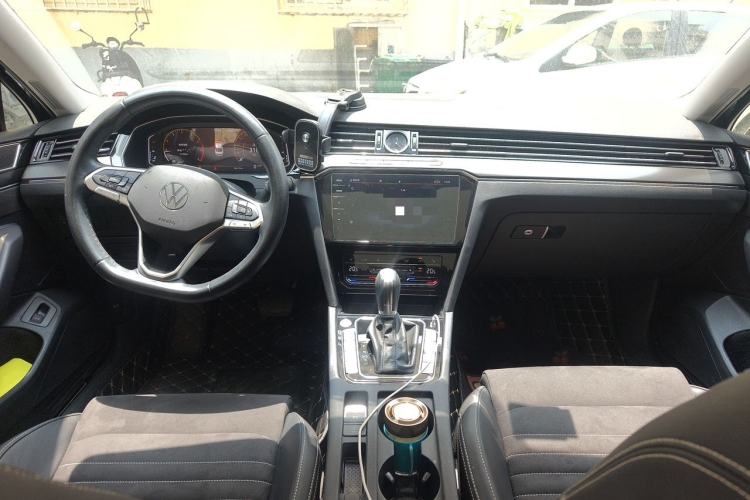 Used Volkswagen Magotan 2021 330TSI DSG 30th Anniversary Edition Center Console
