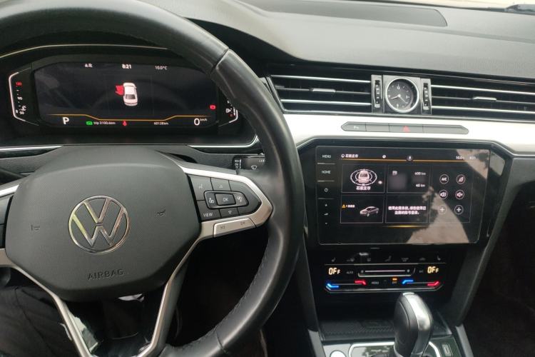 Used Volkswagen Magotan 2021 330TSI DSG 30th Anniversary Edition Center Console