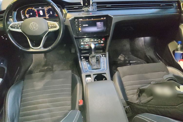 Used Volkswagen Magotan 2021 330TSI DSG 30th Anniversary Edition Center Console