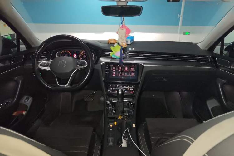 Used Volkswagen Magotan 2021 330TSI DSG 30th Anniversary Edition Center Console