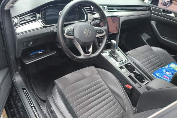 Used Volkswagen Magotan 2021 330TSI DSG 30th Anniversary Edition Center Console