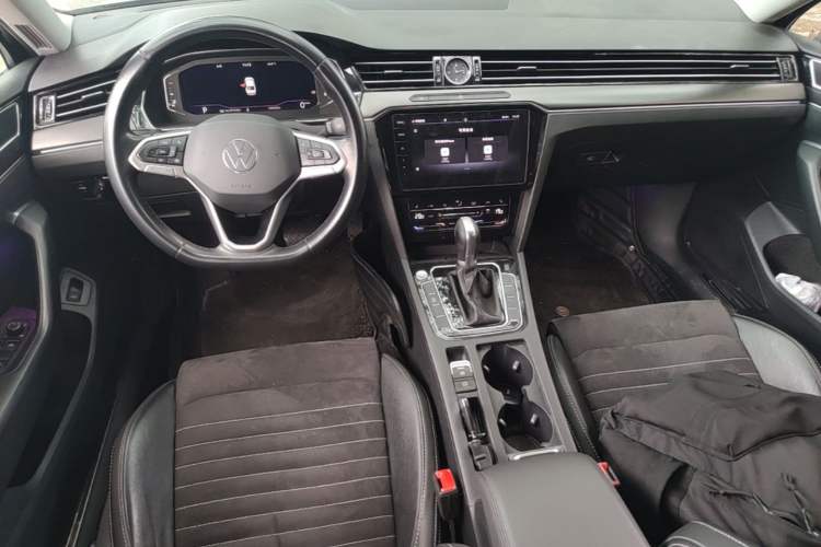 Used Volkswagen Magotan 2021 330TSI DSG 30th Anniversary Edition Center Console
