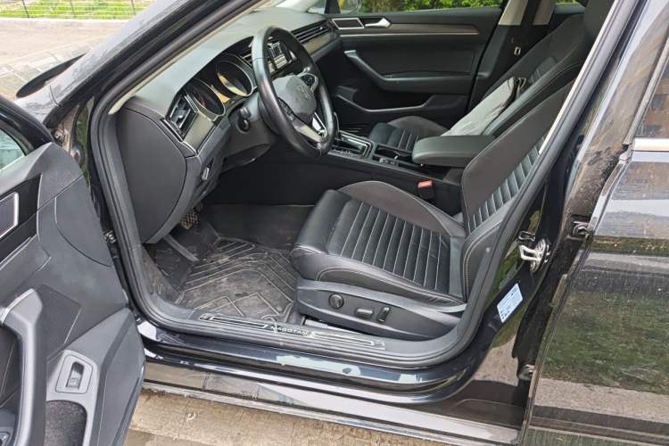 Used Volkswagen Magotan 2021 330TSI DSG 30th Anniversary Edition Driver Seat