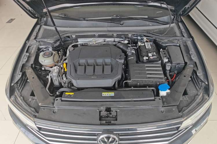 Used Volkswagen Magotan 2021 330TSI DSG 30th Anniversary Edition Engine Bay