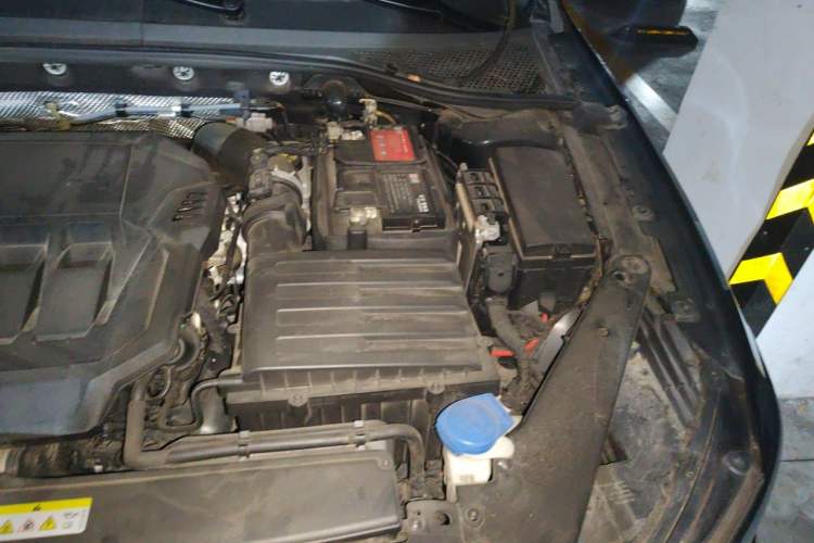 Used Volkswagen Magotan 2021 330TSI DSG 30th Anniversary Edition Engine Bay Left