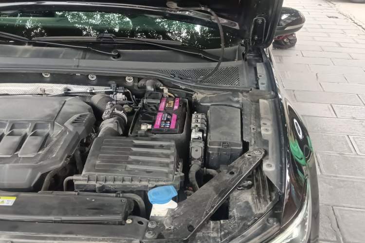 Used Volkswagen Magotan 2021 330TSI DSG 30th Anniversary Edition Engine Bay Left