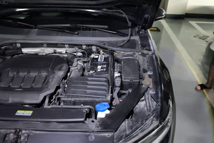 Used Volkswagen Magotan 2021 330TSI DSG 30th Anniversary Edition Engine Bay Left