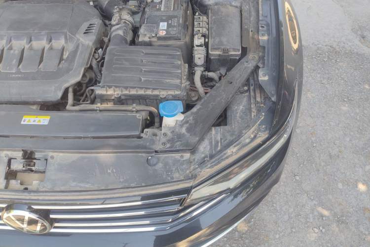 Used Volkswagen Magotan 2021 330TSI DSG 30th Anniversary Edition Engine Bay Left