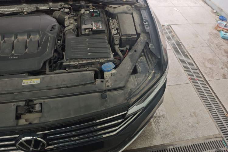 Used Volkswagen Magotan 2021 330TSI DSG 30th Anniversary Edition Engine Bay Left