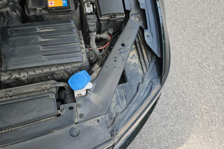 Used Volkswagen Magotan 2021 330TSI DSG 30th Anniversary Edition Engine Bay Left