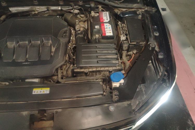 Used Volkswagen Magotan 2021 330TSI DSG 30th Anniversary Edition Engine Bay Left