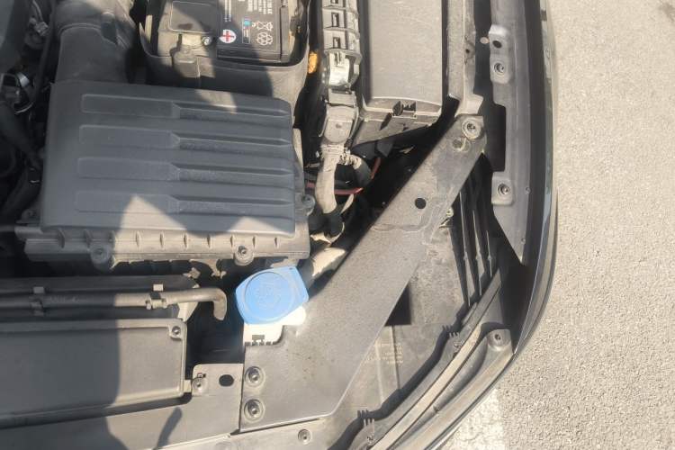 Used Volkswagen Magotan 2021 330TSI DSG 30th Anniversary Edition Engine Bay Left