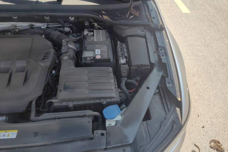 Used Volkswagen Magotan 2021 330TSI DSG 30th Anniversary Edition Engine Bay Left