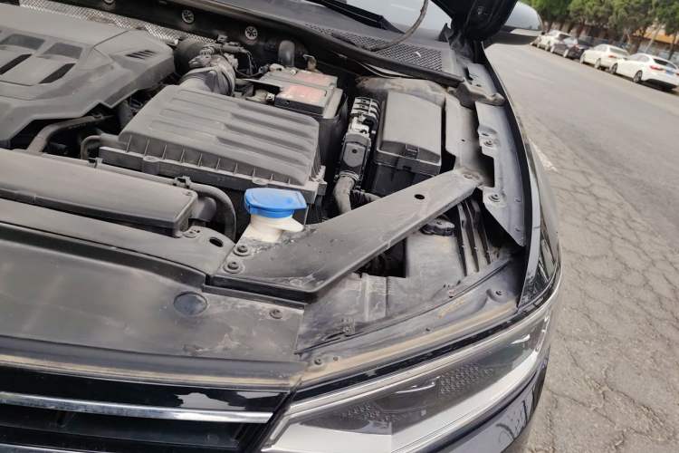 Used Volkswagen Magotan 2021 330TSI DSG 30th Anniversary Edition Engine Bay Left