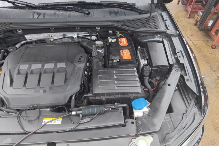 Used Volkswagen Magotan 2021 330TSI DSG 30th Anniversary Edition Engine Bay Left