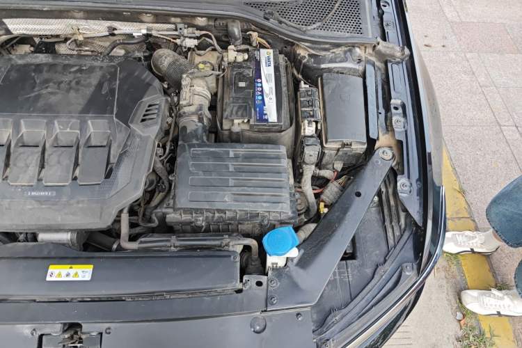 Used Volkswagen Magotan 2021 330TSI DSG 30th Anniversary Edition Engine Bay Left