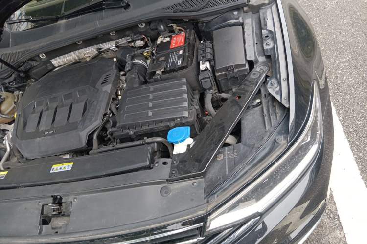 Used Volkswagen Magotan 2021 330TSI DSG 30th Anniversary Edition Engine Bay Left