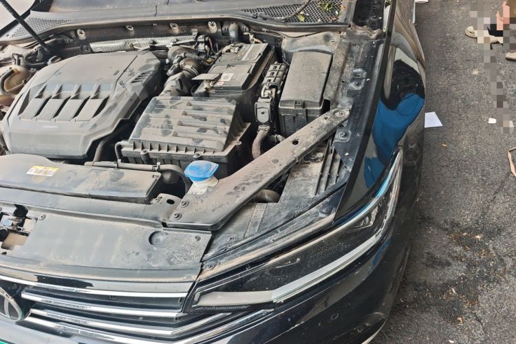 Used Volkswagen Magotan 2021 330TSI DSG 30th Anniversary Edition Engine Bay Left