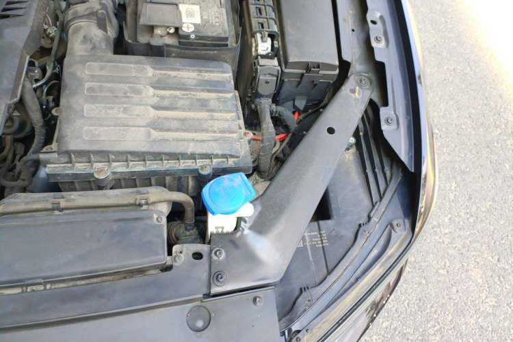 Used Volkswagen Magotan 2021 330TSI DSG 30th Anniversary Edition Engine Bay Left