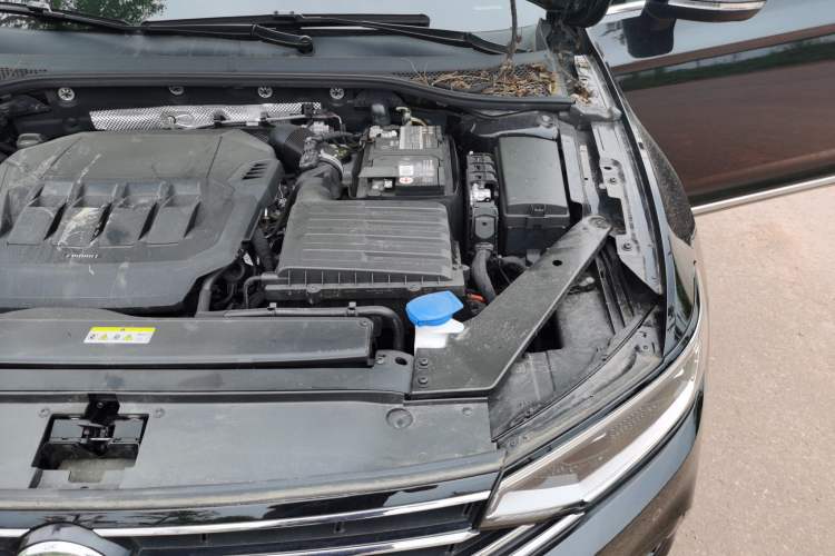 Used Volkswagen Magotan 2021 330TSI DSG 30th Anniversary Edition Engine Bay Left