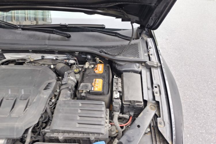 Used Volkswagen Magotan 2021 330TSI DSG 30th Anniversary Edition Engine Bay Left