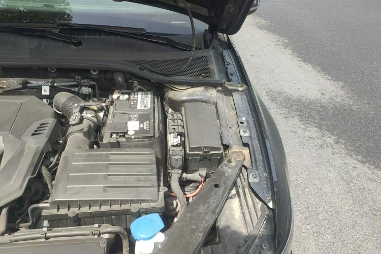 Used Volkswagen Magotan 2021 330TSI DSG 30th Anniversary Edition Engine Bay Left