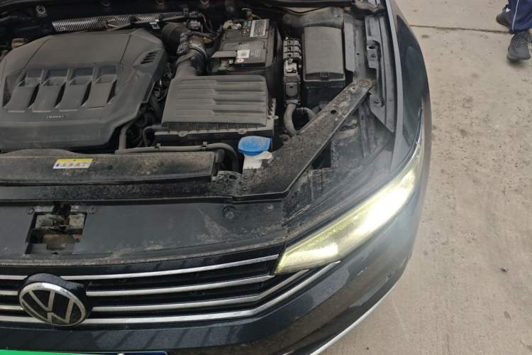 Used Volkswagen Magotan 2021 330TSI DSG 30th Anniversary Edition Engine Bay Left