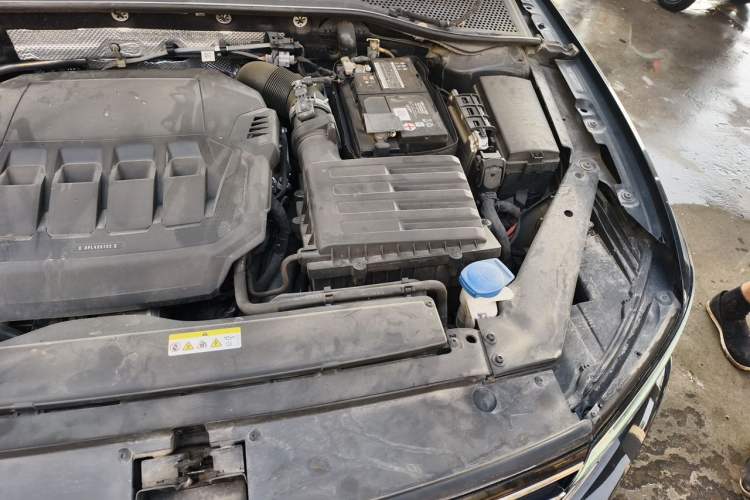Used Volkswagen Magotan 2021 330TSI DSG 30th Anniversary Edition Engine Bay Left