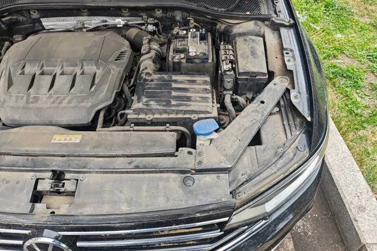 Used Volkswagen Magotan 2021 330TSI DSG 30th Anniversary Edition Engine Bay Left