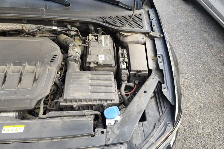 Used Volkswagen Magotan 2021 330TSI DSG 30th Anniversary Edition Engine Bay Left