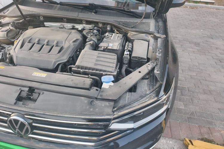 Used Volkswagen Magotan 2021 330TSI DSG 30th Anniversary Edition Engine Bay Left