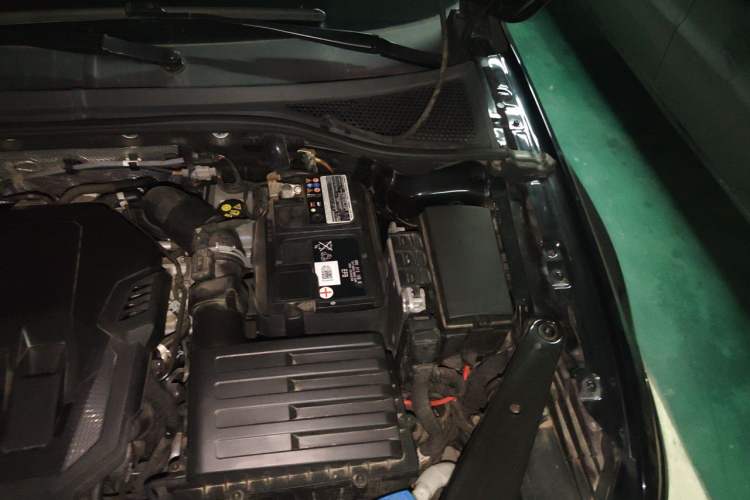Used Volkswagen Magotan 2021 330TSI DSG 30th Anniversary Edition Engine Bay Left