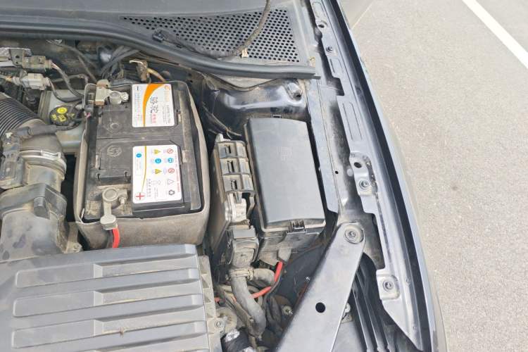Used Volkswagen Magotan 2021 330TSI DSG 30th Anniversary Edition Engine Bay Left