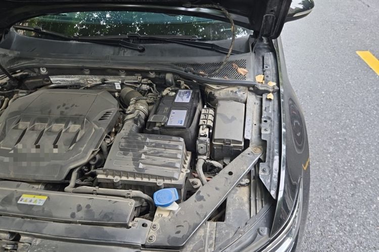 Used Volkswagen Magotan 2021 330TSI DSG 30th Anniversary Edition Engine Bay Left